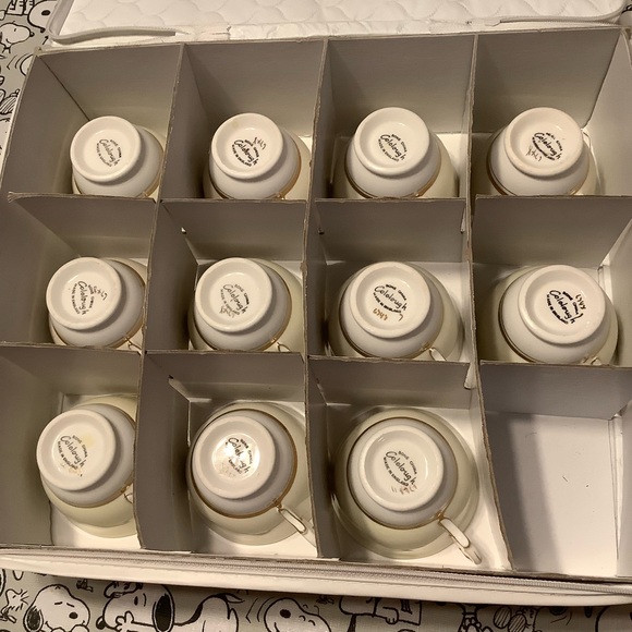 Colclough Bone China Tea Cups Lot of 11-Comes in Quilted Case - Picture 3 of 12